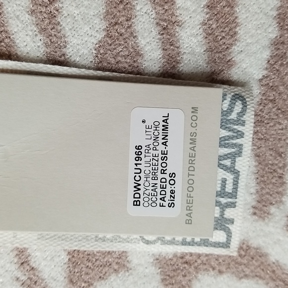 Barefoot Dreams Cozy Ultra Lite Ocean Breeze Faded Rose Animal Print Poncho 1 sz - Picture 8 of 8